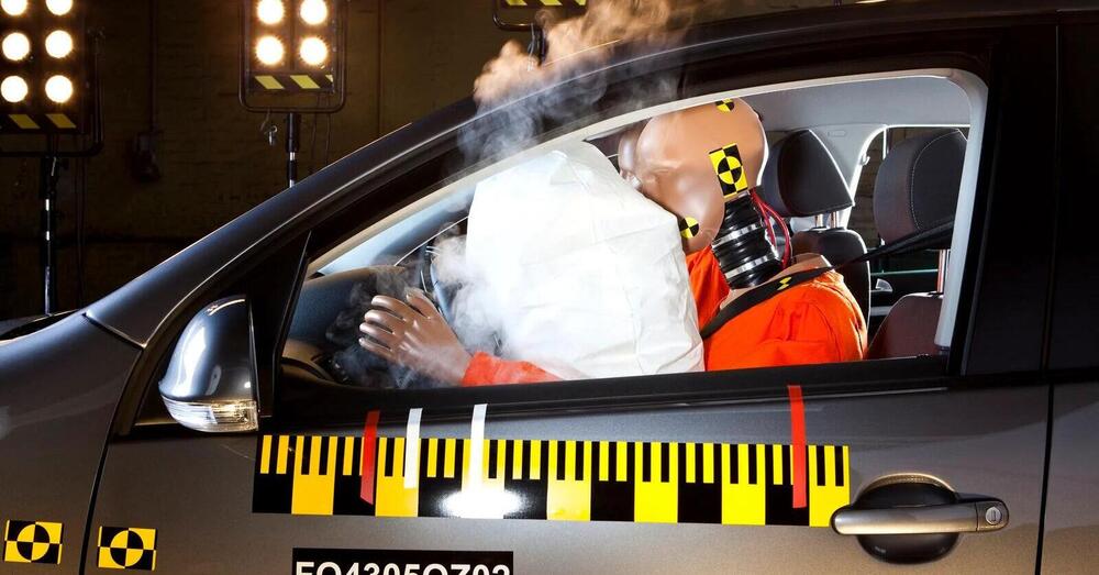 Perch&eacute; negli incidenti d&#039;auto rischiano pi&ugrave; le donne degli uomini? La risposta &egrave; nei crash test