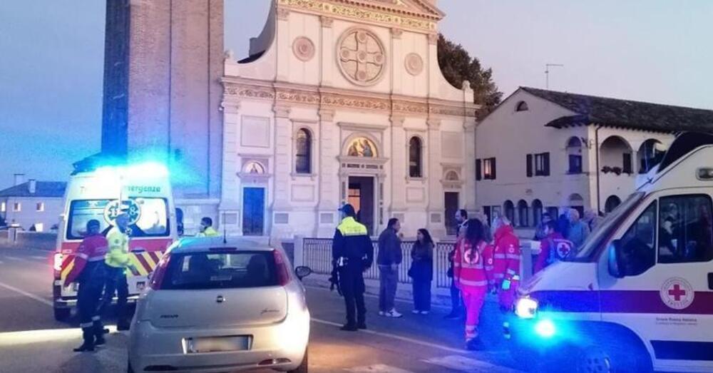 Vigilessa intima lo stop, ma l&#039;auto la travolge. Al volante un&#039;anziana del paese