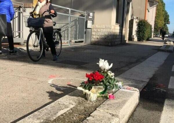 La tragedia del bimbo investito a 7 anni mentre era in bici con pap&agrave; e fratello: aveva appena comprato le penne per la scuola