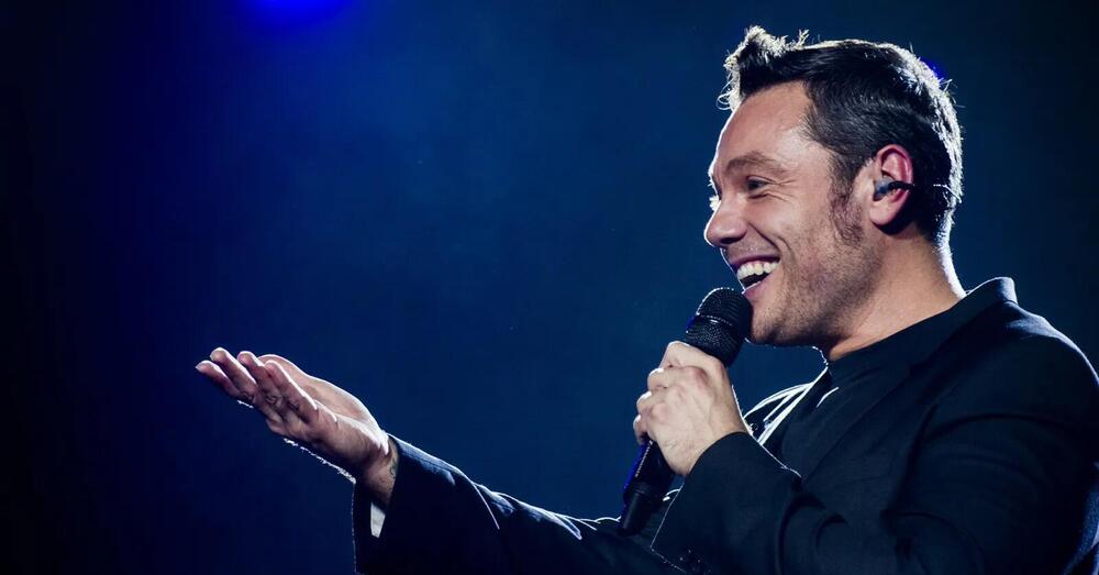 Tiziano Ferro si lamenta, ma fa il bullo da anni: fatwe ai giornalisti, outing tardivi, plagi consapevoli e le canzoni rimangono sullo sfondo