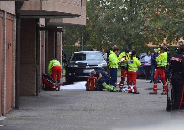 L&#039;incubo di ogni automobilista: ripara l&#039;auto e rimane schiacciato nel garage di casa