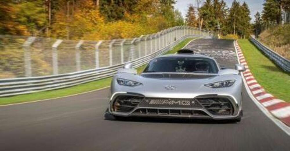 Mercedes Amg One da urlo al Nurburgring: migliorato di 8 secondi il record della mitica pista