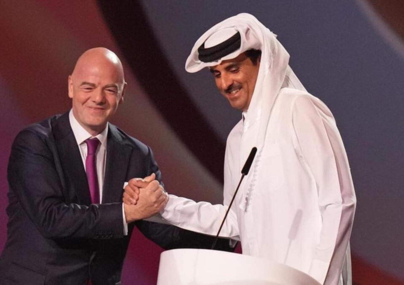 Per la Fifa contano solo i soldi. E per non perderli, in Qatar imbavaglia anche il calcio