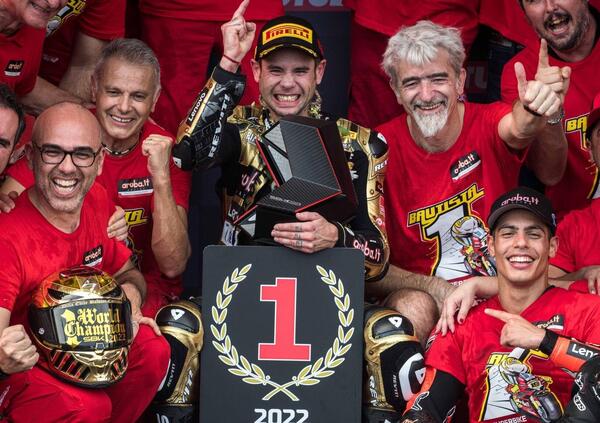 Il triplete c&rsquo;&egrave;! Alvaro Bautista si prende il titolo come Pecco e Pirro, ora &egrave; egemonia Ducati