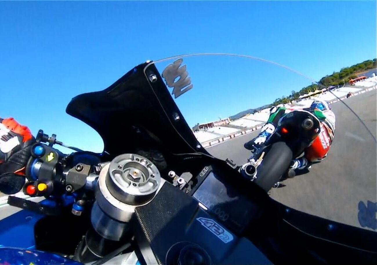 Si, potete farvela: ecco come funziona la shoulder cam che regala spettacolo in MotoGP