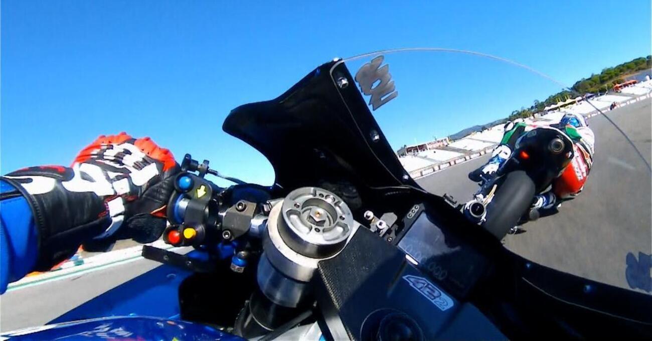 Si, potete farvela: ecco come funziona la shoulder cam che regala spettacolo in MotoGP