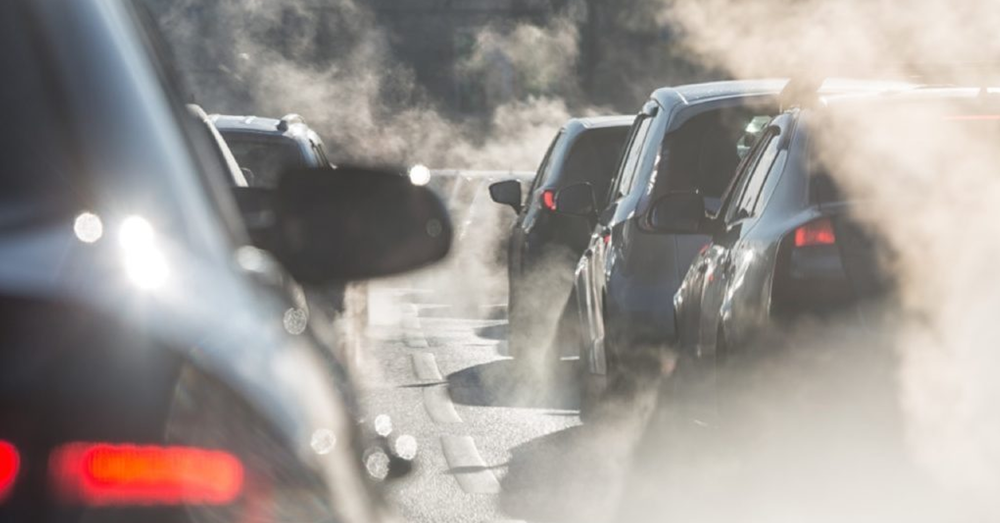 Sono sempre di pi&ugrave; i Paesi che vogliono vietare i motori termici a favore delle auto elettriche: brutte notizie per gli amanti di benzina e gasolio