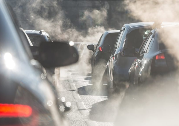 Sono sempre di pi&ugrave; i Paesi che vogliono vietare i motori termici a favore delle auto elettriche: brutte notizie per gli amanti di benzina e gasolio