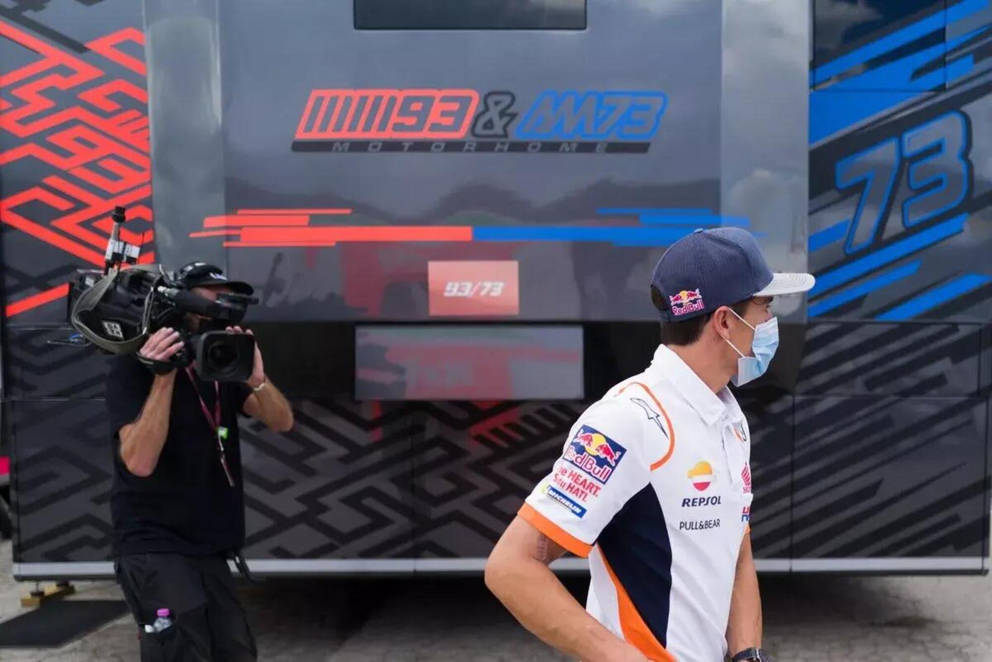 Marc Marquez fuori dal suo motorhome