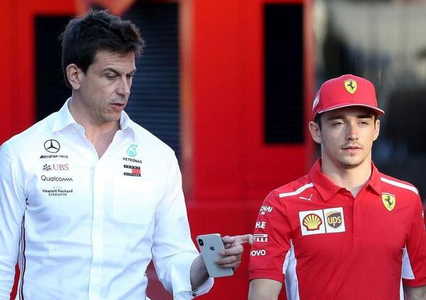 &ldquo;Toto Wolff mi vuole in Mercedes?&rdquo; Charles Leclerc reagisce alla proposta di un futuro fuori dalla Ferrari