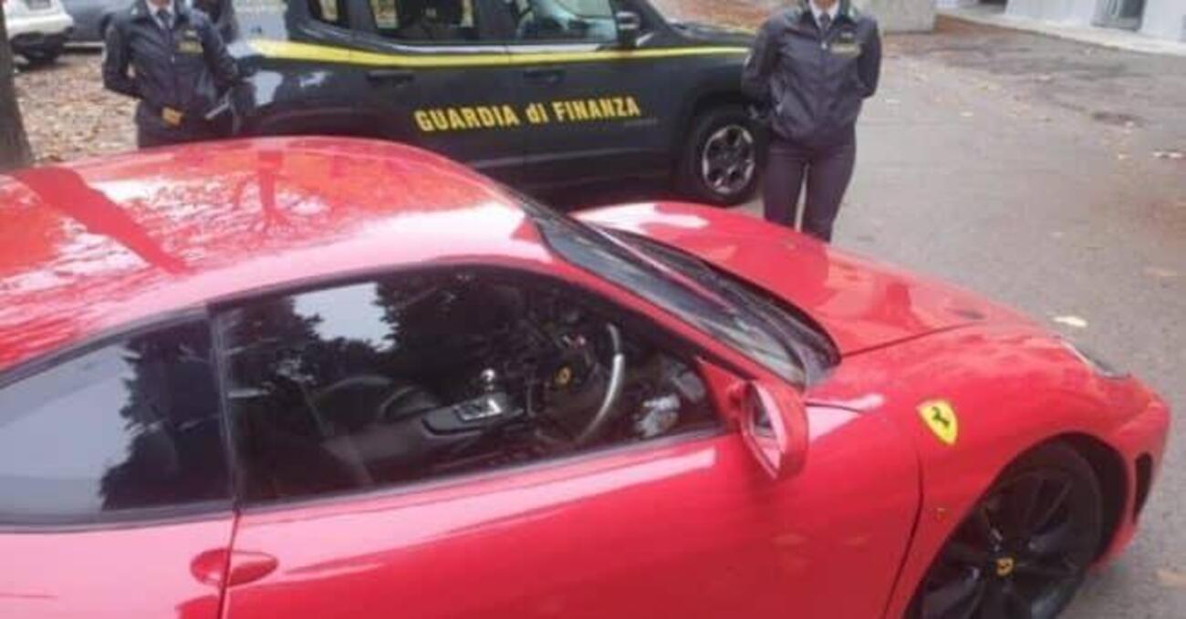 Trasforma la Toyota in Ferrari, ma non si pu&ograve;: perch&eacute; &egrave; stato denunciato un 26enne