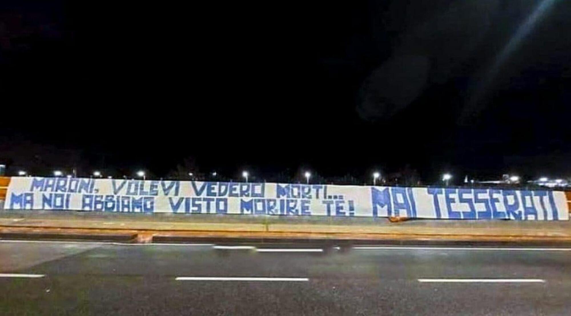 striscione ultras Napoli