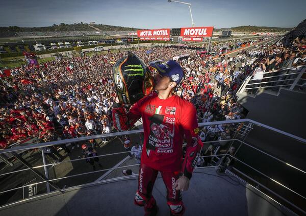 Caro Pecco Bagnaia, non vorrai mica farti rubare una prima volta? Anche Vale e i ragazzi del ranch hanno le idee chiare