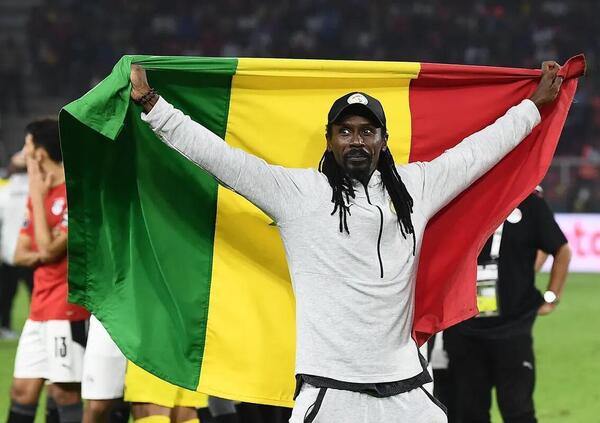 Ok, ma chi &egrave; Aliou Ciss&eacute;, coach del Senegal, che somiglia a SnoopDogg e soprannominato Bob Marley?