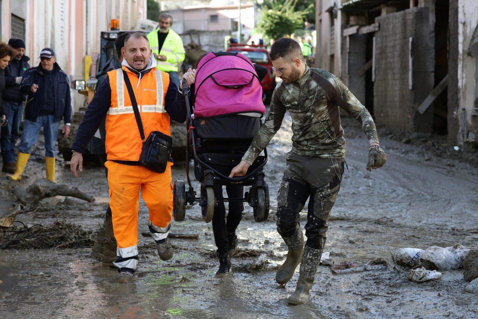 Casamicciola, soccorritori alla ricerca dei dispersi