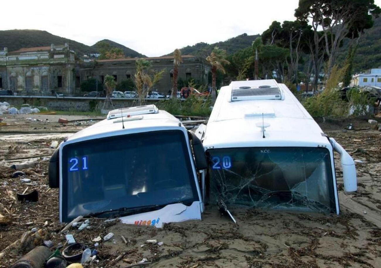 A Ischia non basta pi&ugrave; piangere i morti, bisogna prendersela coi vivi