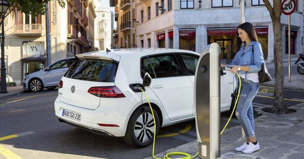 In arrivo la prima tassa sulle auto elettriche: ecco tutto ci&ograve; che serve sapere