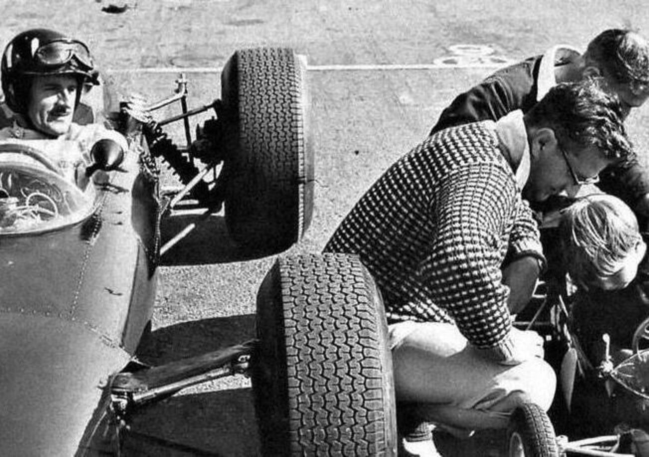 La storia di un incidente aereo che ha cambiato per sempre il motorsport