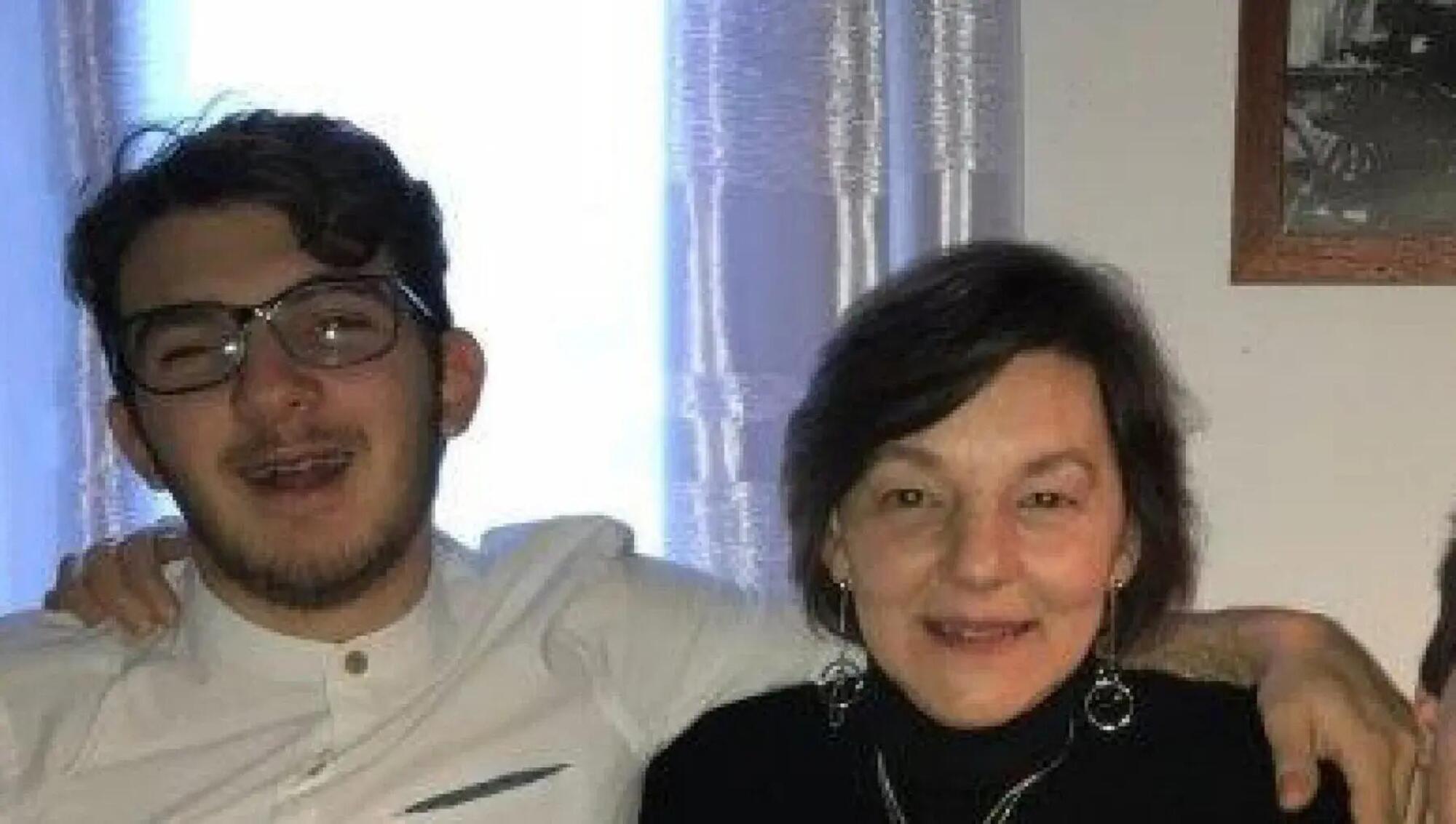 Riccardo insieme a sua madre