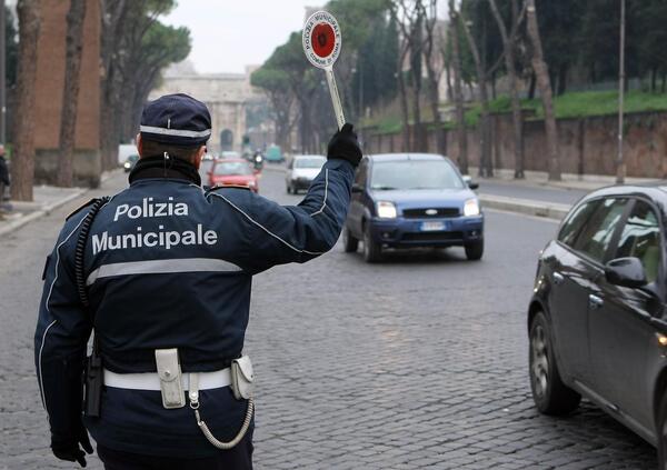 Prosciutti in cambio di concessioni edilizie: la corruzione rustica dei vigili urbani rischia il processo