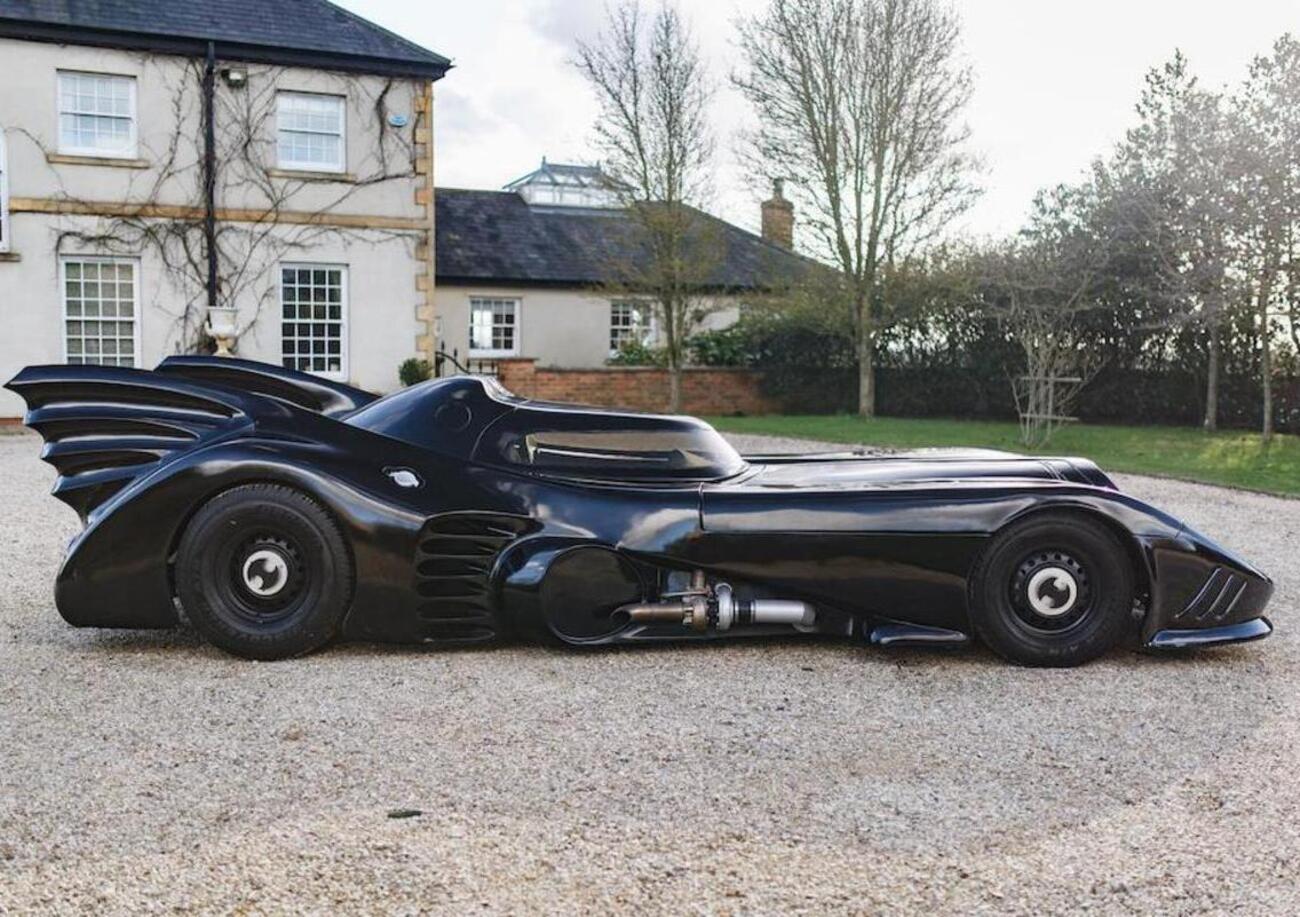 All&#039;asta la Bat-mobile del film di Tim Burton: ecco quanto costa l&#039;auto dell&#039;uomo pipistrello