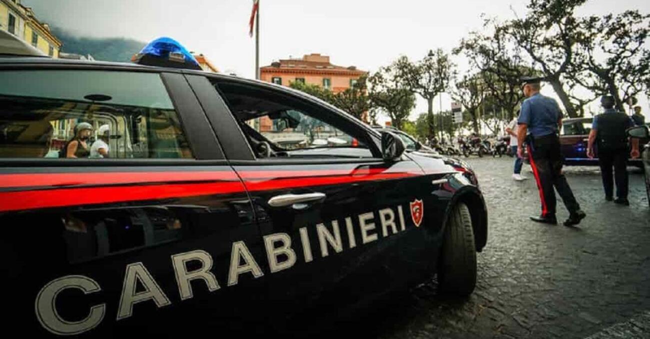 Rubano un&rsquo;auto e durante la fuga speronano quella dei carabinieri: sono tutti minorenni