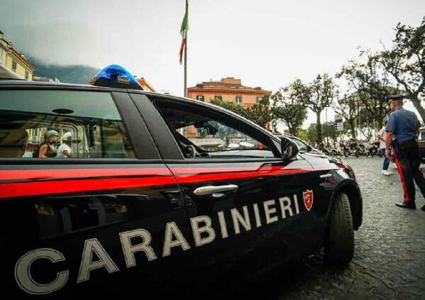 Rubano un&rsquo;auto e durante la fuga speronano quella dei carabinieri: sono tutti minorenni