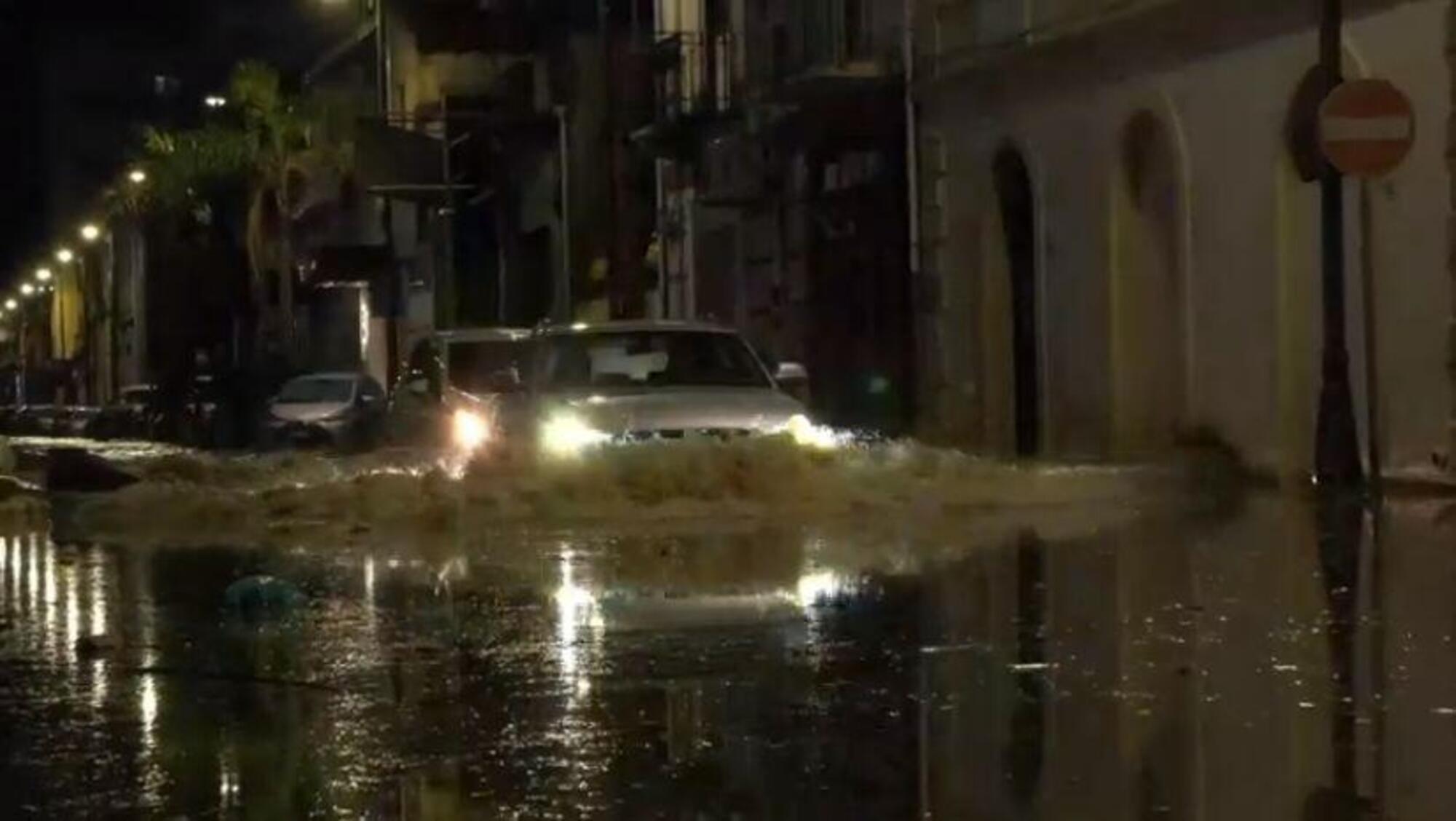 Auto nell'acqua in Sicilia