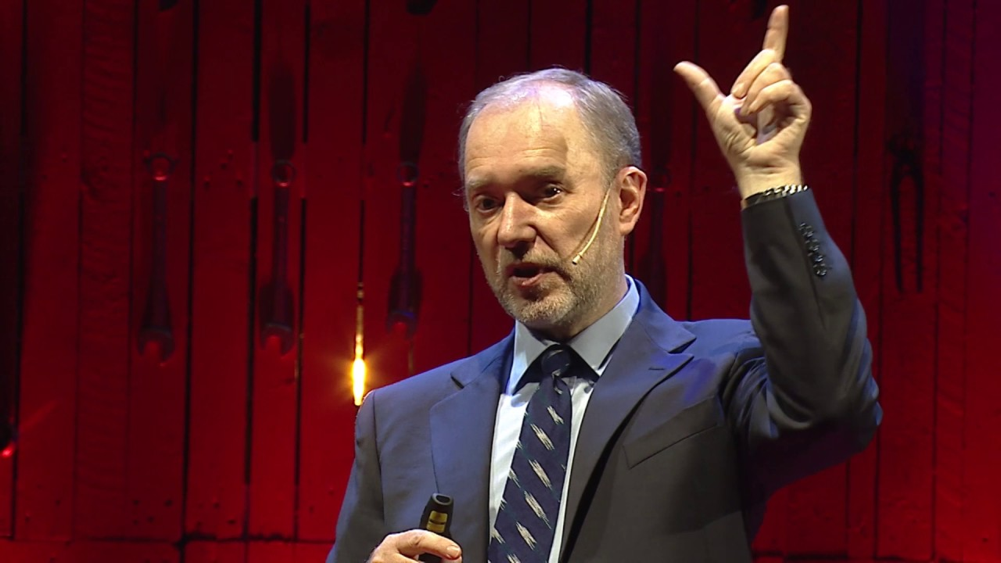 Giorgio Vallortigara durante il TEDx di Trento