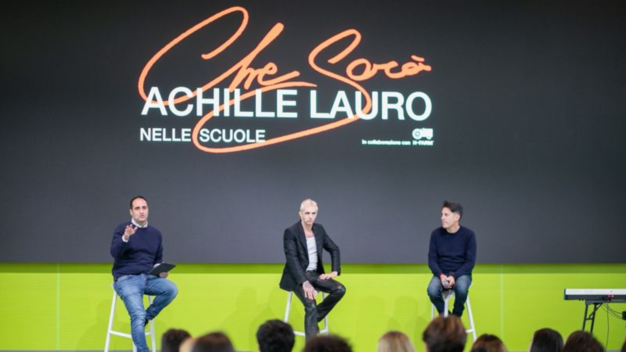 Achille Lauro in tour nelle scuole