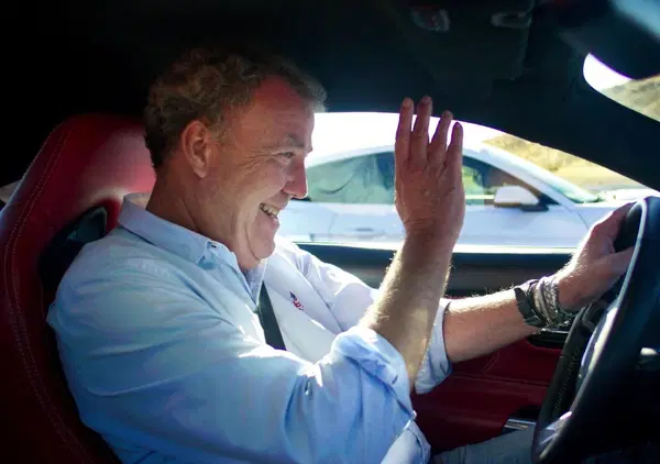 Jeremy Clarkson contro gli autovelox: "Sono messi apposta per farti tornare a casa senza patente di guida"