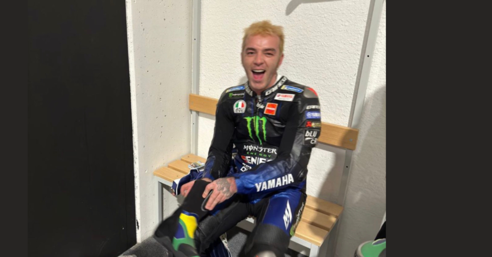 Salmo a Pesaro: prima pilota della MotoGP con Franco Morbidelli, poi la sfida a basket con Pecco Bagnaia