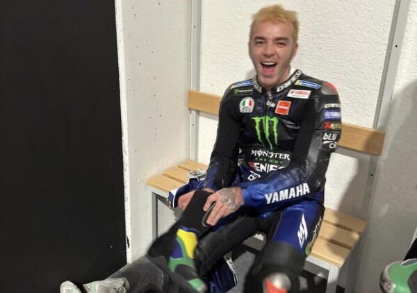 Salmo a Pesaro: prima pilota della MotoGP con Franco Morbidelli, poi la sfida a basket con Pecco Bagnaia