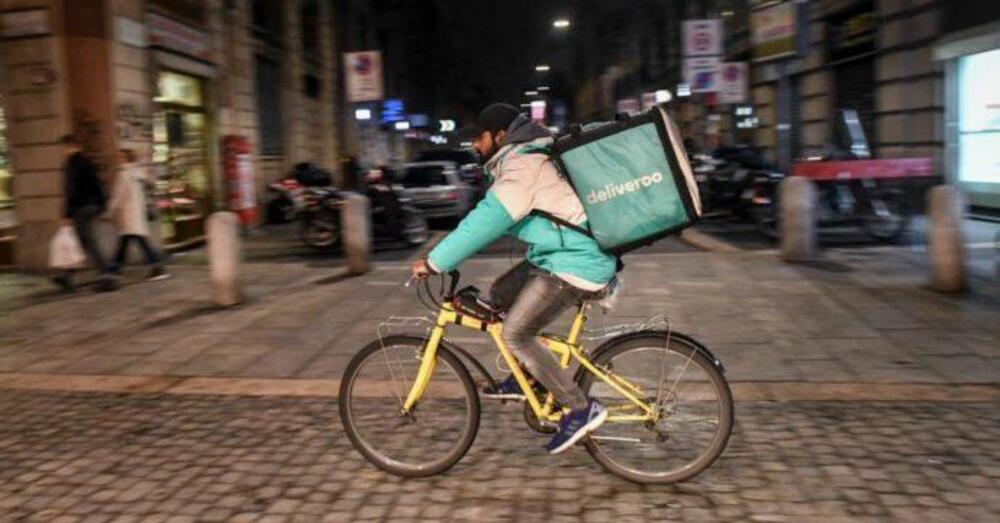 [VIDEO] Giovane rider travolto da una minicar sulla pista ciclabile, l&#039;avvocato: &quot;Lo ha investito di proposito&quot;