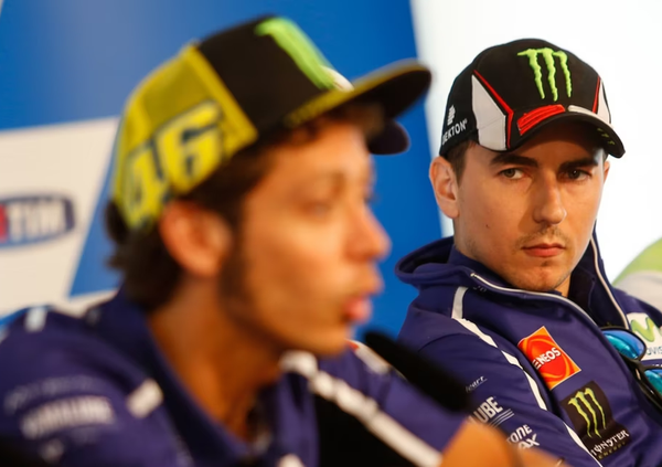 Jorge Lorenzo svela i retroscena sul 2015: &quot;Ho sfruttato la stampa per far sentire Valentino Rossi inferiore&quot;