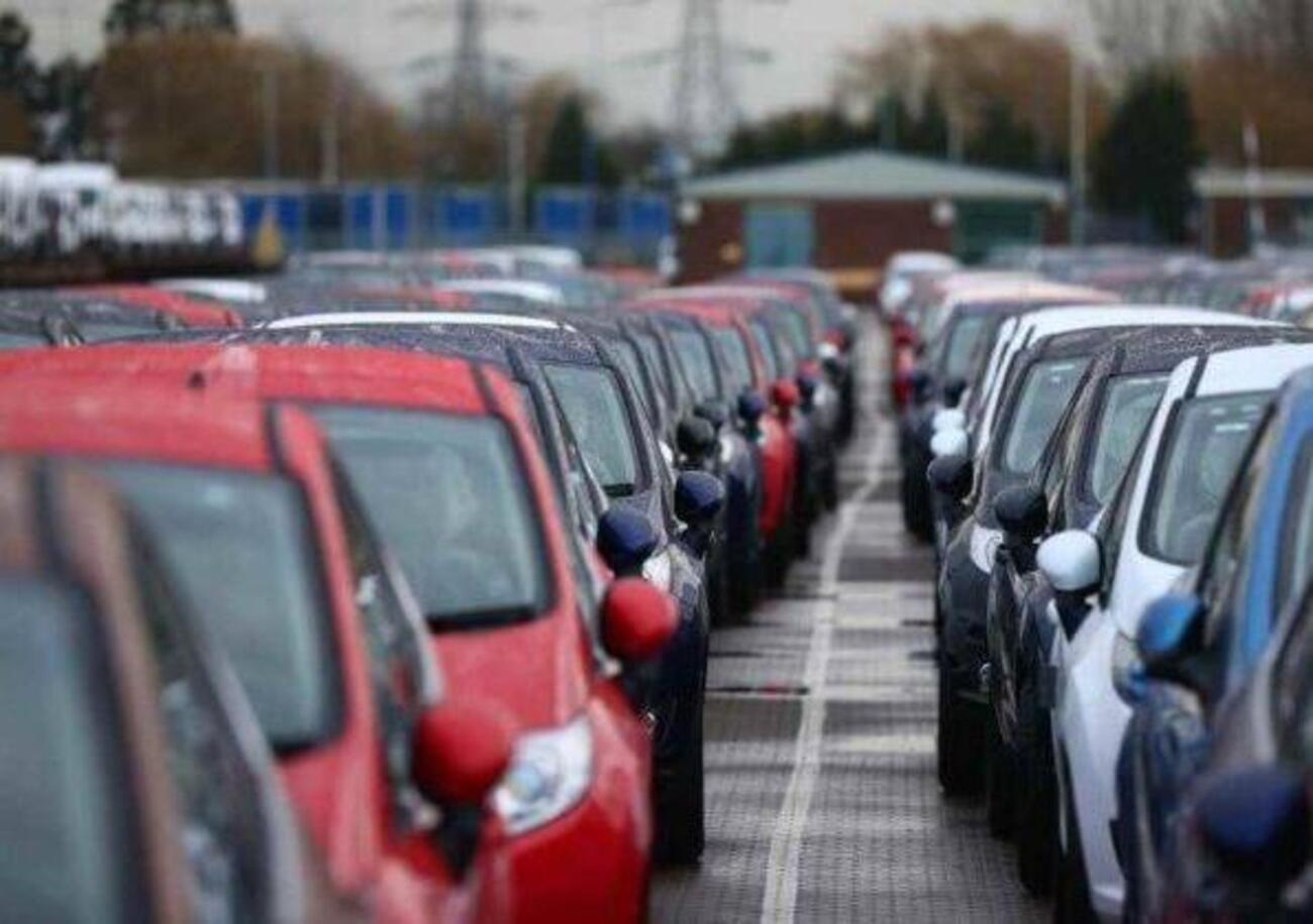 Vendita ai minimi storici nel mercato delle auto: ecco le stime di crescita previste per il 2023