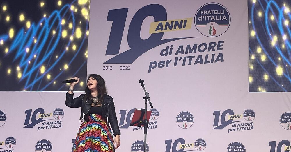 Volevate lapidarla, ma Cristina D&#039;Avena ha portato sul palco di Fdi i diritti Lgbt. Ecco come [VIDEO] 