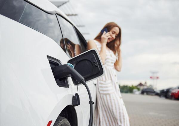 Contachilometri taroccato: colpite anche le auto elettriche usate