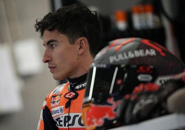 [VIDEO] Marc Marquez: il trattamento al braccio fa impressione! E intanto striglia Honda&hellip;