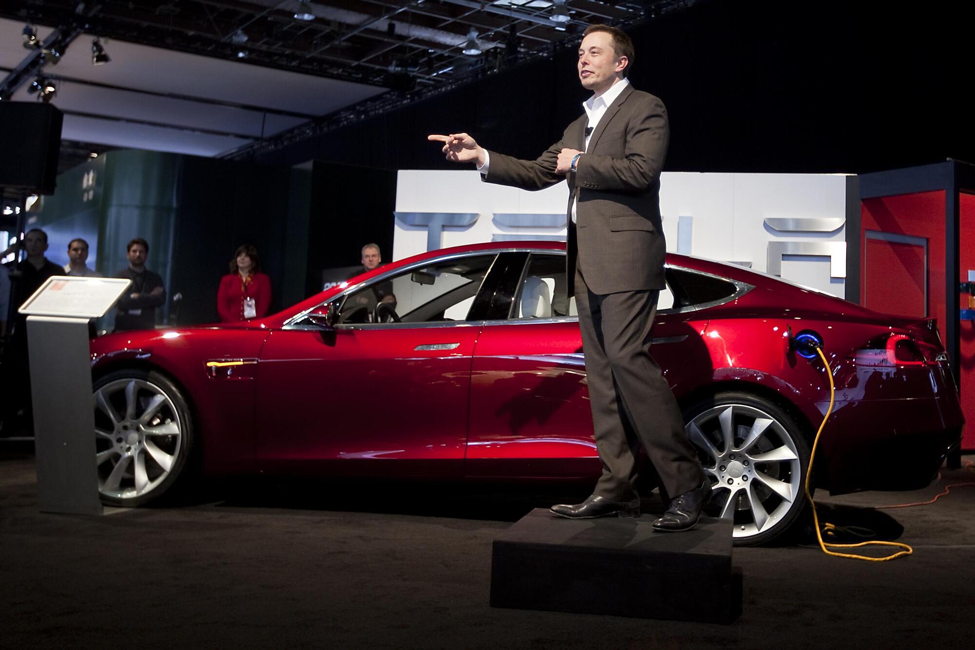 Elon Musk presenta la sua Tesla Model S