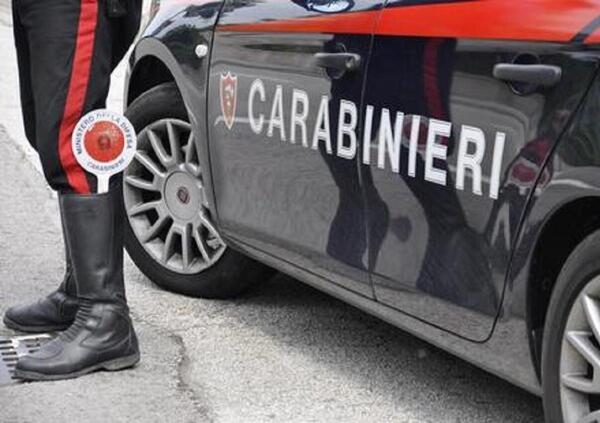 Litiga per un parcheggio e poi sfodera la pistola ad aria compressa: ferito un uomo