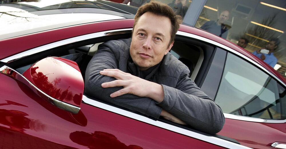 Tesla chiude l&#039;anno peggiore della sua storia e la colpa sarebbe di Elon Musk, anche se lui nega