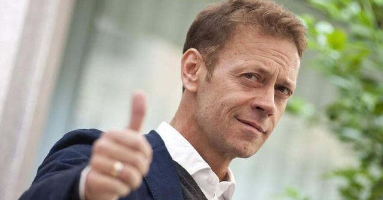 Rocco Siffredi premiato nella sua Ortona risponde alle polemiche: &quot;Non promuovo il porno, ma la passione per il proprio lavoro&quot; [VIDEO]