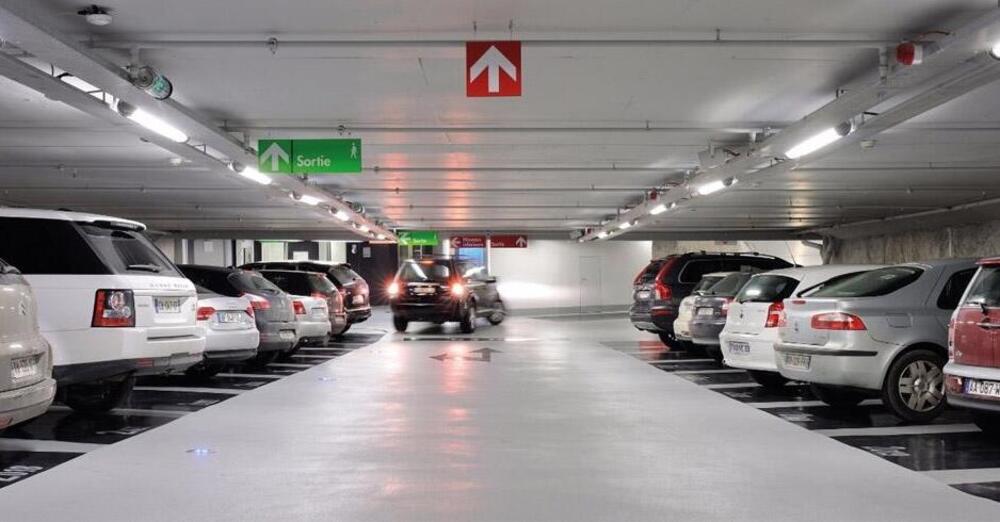 Ecco perch&eacute; le auto elettriche potrebbero far crollare i parcheggi multipiano