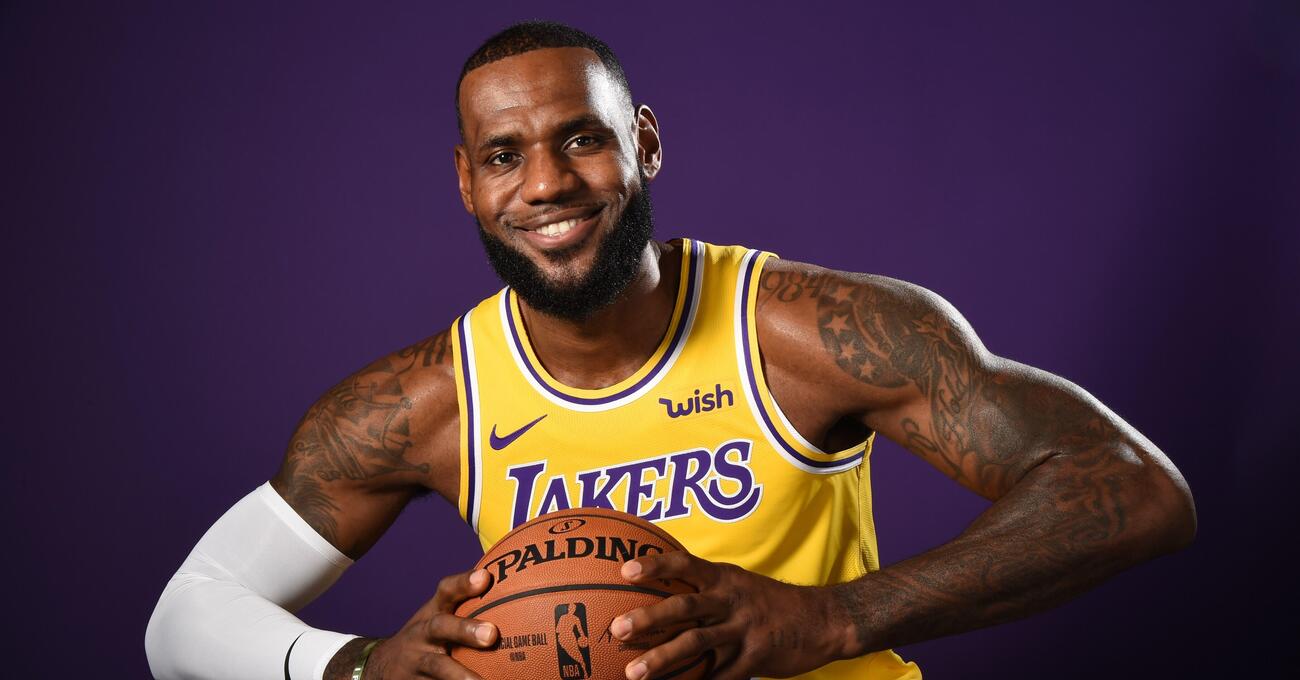 Lebron James, 38 anni e l&#039;obiettivo di diventare il basket, non solo giocarci