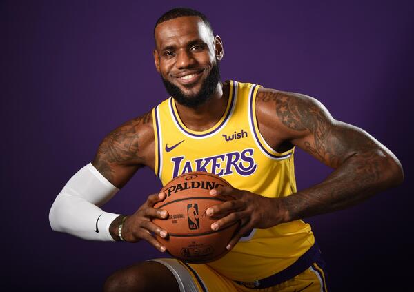 Lebron James, 38 anni e l&#039;obiettivo di diventare il basket, non solo giocarci