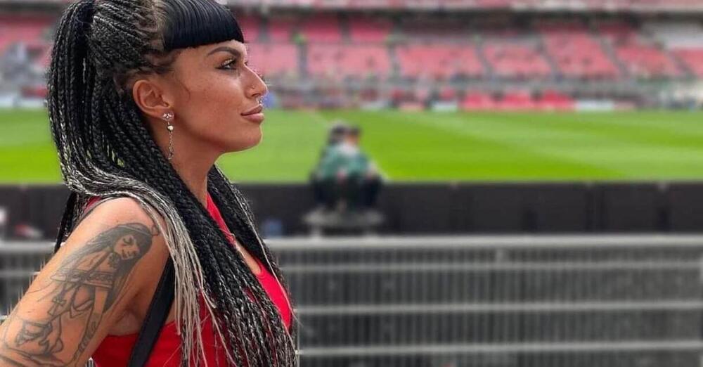 Riparte la serie A, la sexy influencer rossonera: &ldquo;Se vince il Milan mi spoglio per MOW&rdquo;