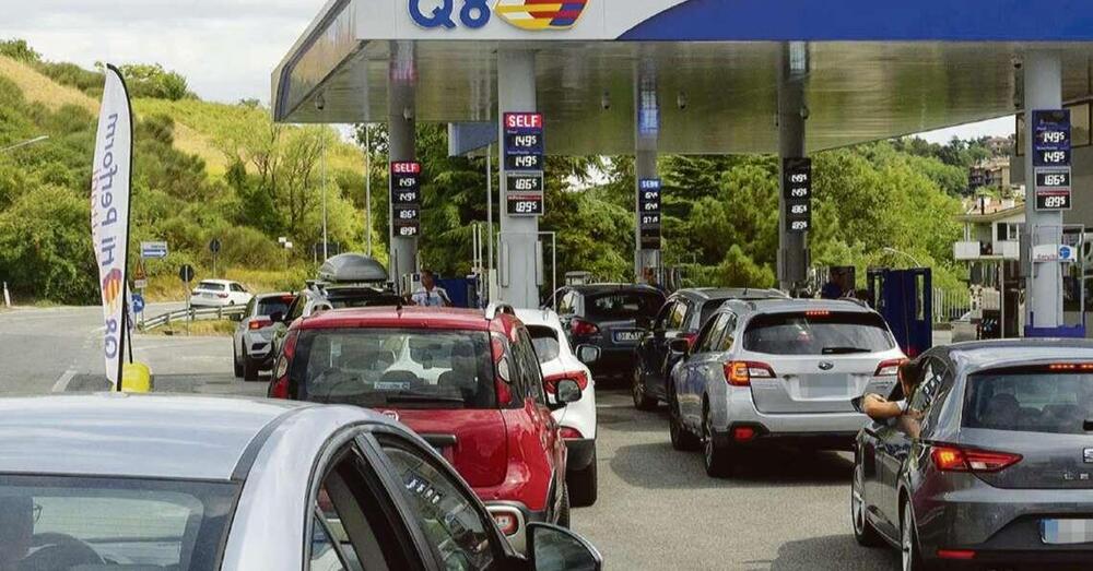 Aumento dei carburanti? Ecco dove vanno gli italiani per risparmiare: in fila per il pieno scontato di 20 euro