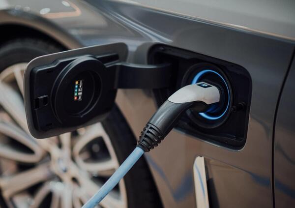 Ecco perch&eacute; il 2022 &egrave; stato un anno da dimenticare per le auto elettriche