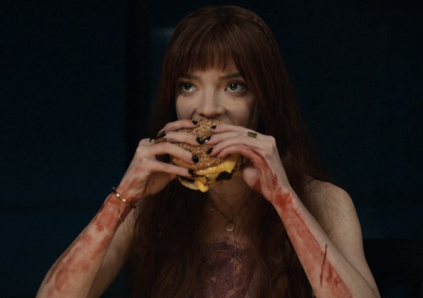 The Men&ugrave;, il sublime revenge food porn con la pi&ugrave; figa di tutte: Anya Taylor-Joy 